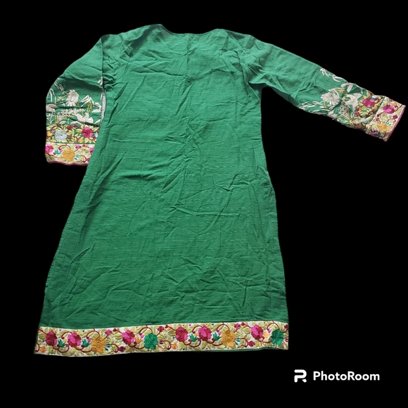 Embroidered Green Kurta/Top - Picture 2 of 6